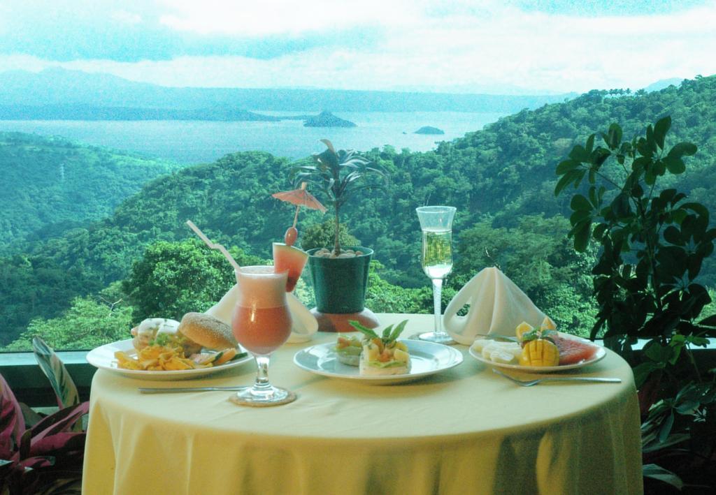 Tagaytay Country Hotel